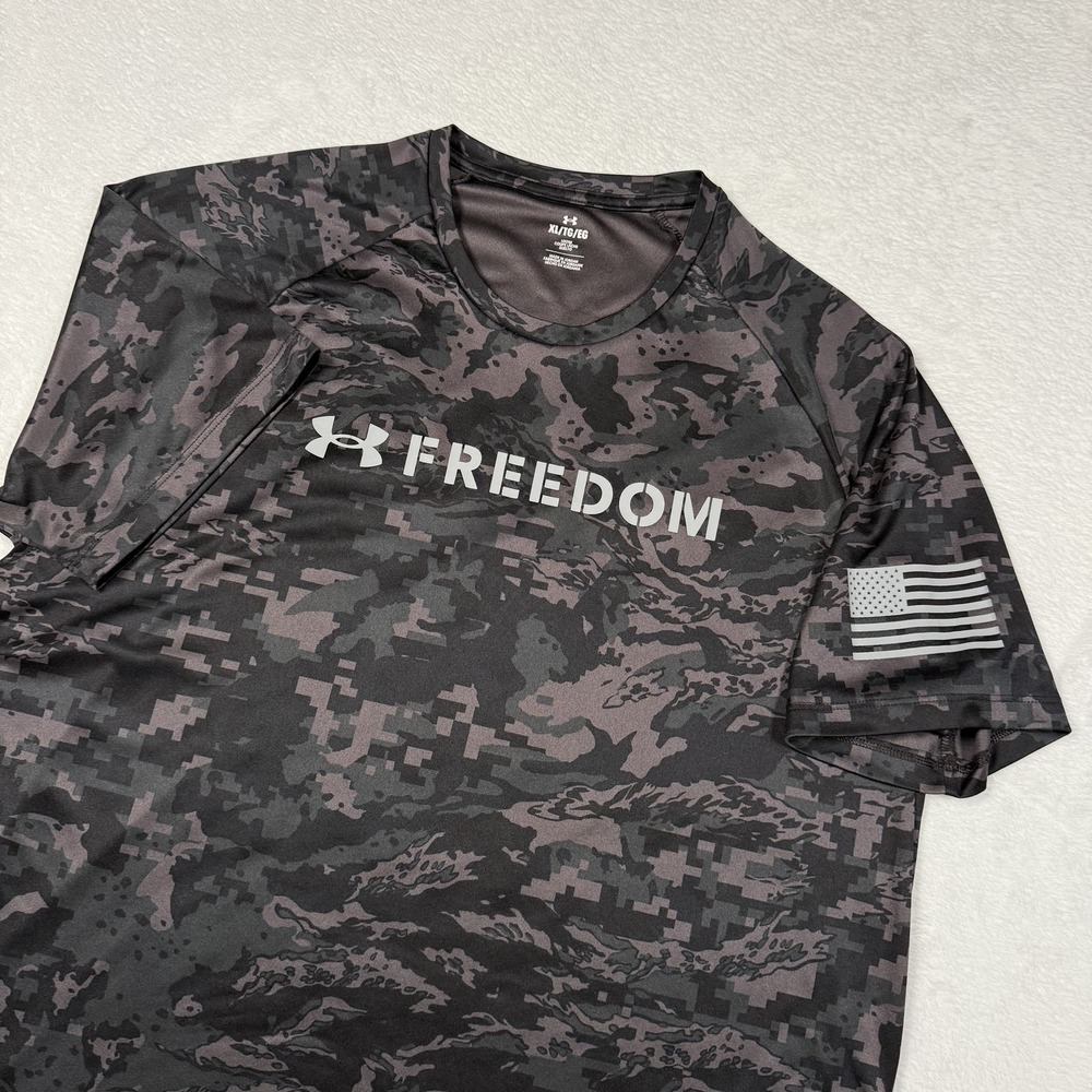 Under Armour Freedom Shirt Mens XL Black Camo Short Sleeve USA Flag Tee